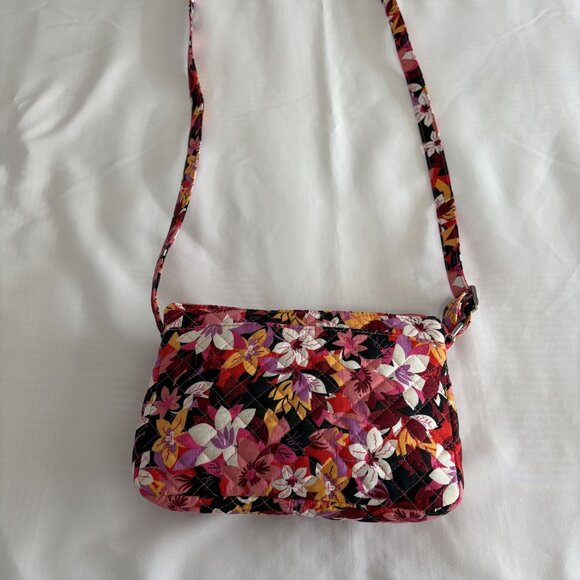 Vera Bradley Floral Quilted Crossbody Bag With Adjustable Strap & Multiple Pocke - Picture 8 of 9
